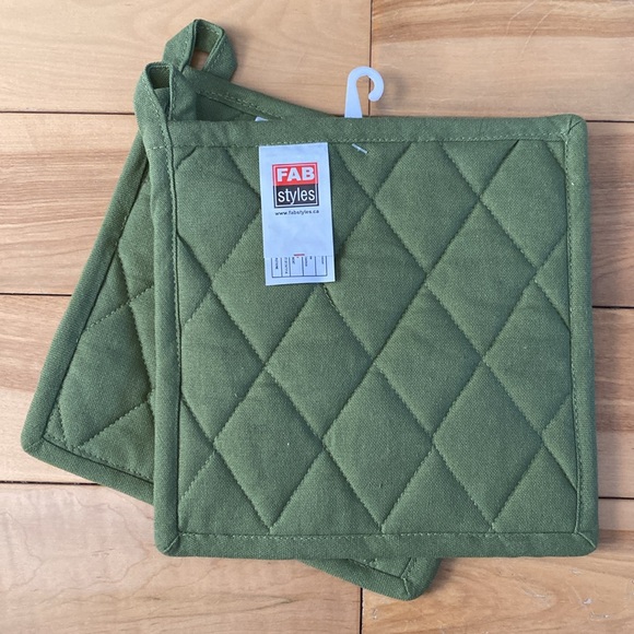 NEW Green cotton oven mitts and potholders - Picture 3 of 5